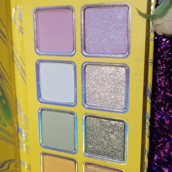 🧚‍♀️CALM BEFORE THE STORM Kylie DISCONTINUED Eyeshadow Palette NWT - Picture 3 of 4